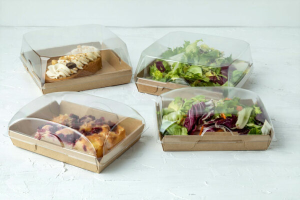 Loqbox met patisserie en salade